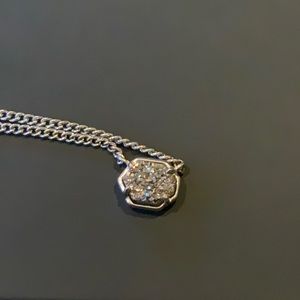 Kendra Scott necklace